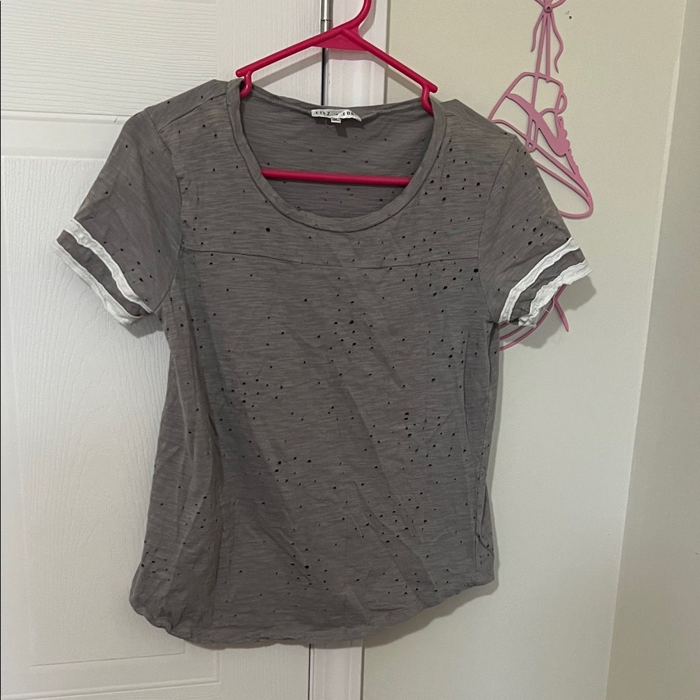Gray Fitted Short Sleeve T-Shirt with Crew Neckline